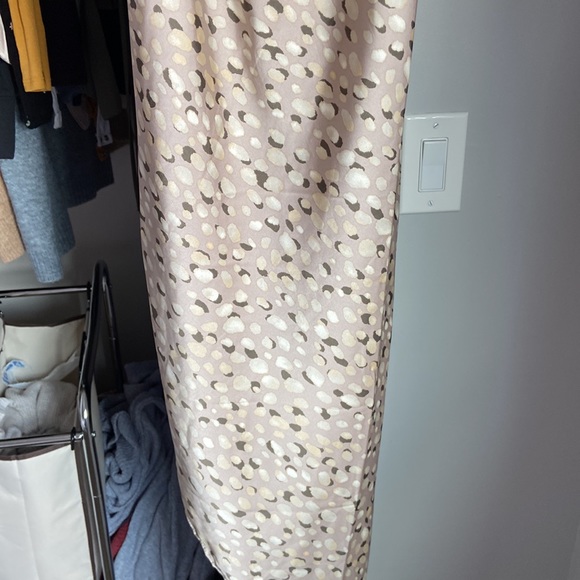 Forever 21 Tan Patterned Satin Dress, NWT - Picture 4 of 6